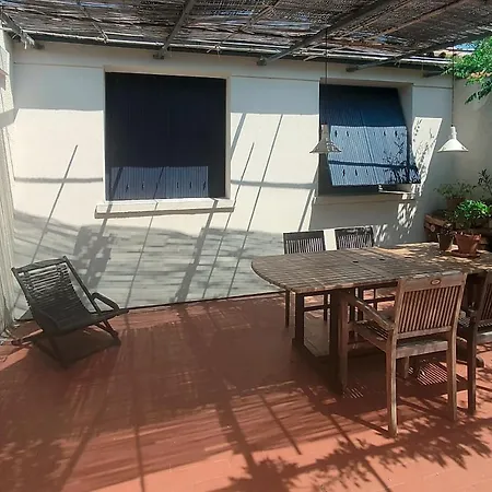Grande Dans Maison En Garrigue Nimoise Homestay *